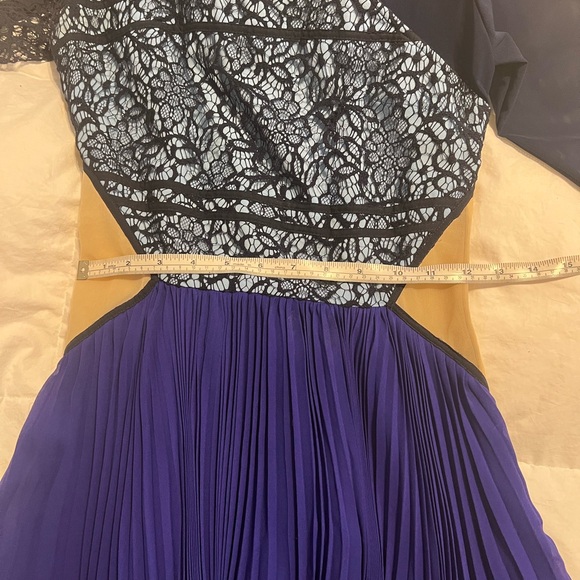 THREE FLOOR mini 3/4 sleeved lace dress size 6 but fits like a 2-4 - Picture 12 of 13